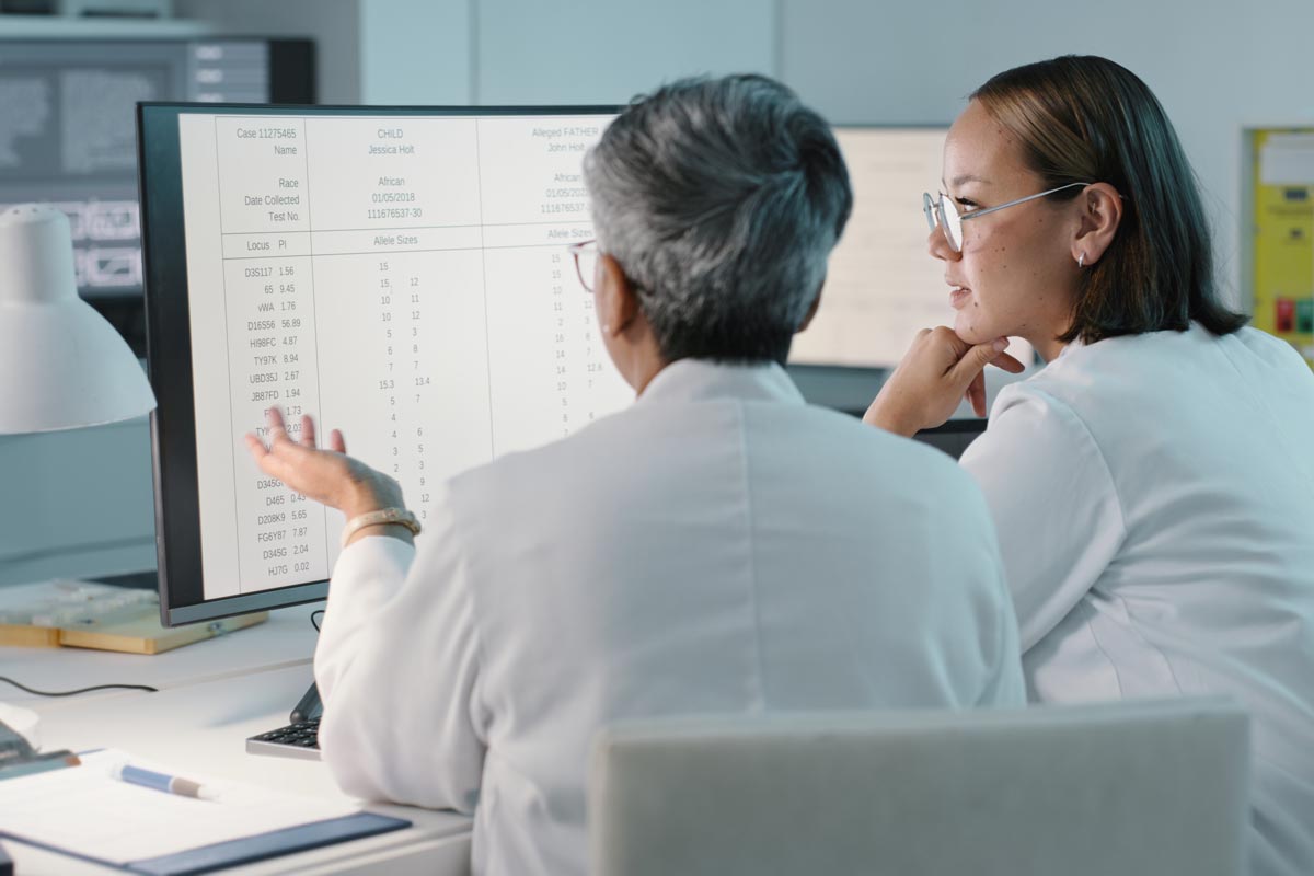 female scientists in discussion for analysis, results and biotechnology